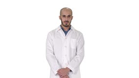 Trwanie młoda poważna arab lekarka na białym tle zbiory wideo Trwanie młoda poważna arab lekarka na białym tle zbiory wideo