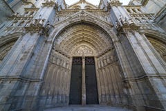 Tubo principal, Toledo - faca de Primada Santa Maria de Toledo de la catedral imagen de archivo Tubo principal, Toledo - faca de Primada Santa Maria de Toledo de la catedral imagen de archivo