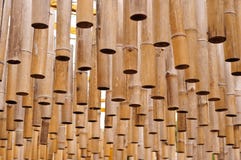Tubos de bambu de suspensão imagens de stock Tubos de bambu de suspensão imagens de stock