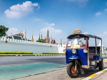 Tuk-Tuk,泰国传统出租汽车在曼谷泰国 库存照片 Tuk-Tuk,泰国传统出租汽车在曼谷泰国 库存照片