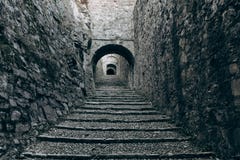 Tunel w średniowiecznym kasztelu zdjęcie stock Tunel w średniowiecznym kasztelu zdjęcie stock