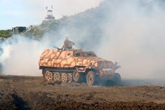 tung militär rök som någon transportertyp kriger arkivbilder tung militär rök som någon transportertyp kriger arkivbilder