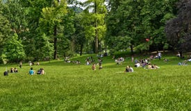Turin, Pi?mont, Italie Juin 2018 Au parc de Valentino images stock Turin, Pi?mont, Italie Juin 2018 Au parc de Valentino images stock