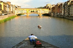 Turism i Italien, Florence stad med den gamla bron fotografering för bildbyråer Turism i Italien, Florence stad med den gamla bron fotografering för bildbyråer