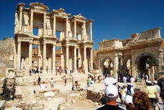 Turistas en Ephesus - Turquía Turistas en Ephesus - Turquía