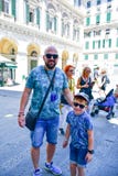 Turisti al nuove di Le strade, Genova, Italia fotografia stock Turisti al nuove di Le strade, Genova, Italia fotografia stock