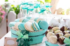 Turkoois macarons Huwelijkscakes en woestijnen royalty-vrije stock foto Turkoois macarons Huwelijkscakes en woestijnen royalty-vrije stock foto