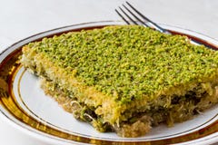 Turks Traditioneel Dessert Kadayif met Pistachepoeder stock afbeeldingen Turks Traditioneel Dessert Kadayif met Pistachepoeder stock afbeeldingen