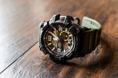 Turquia, Istambul - 7 de outubro de 2017: Relógio da série de CASIO G-SHOCK Mudmaster fotos de stock royalty free Turquia, Istambul - 7 de outubro de 2017: Relógio da série de CASIO G-SHOCK Mudmaster fotos de stock royalty free