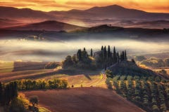 Tuscany panorama- landskap med det berömda lantbrukarhemmet Rolling Hills Royaltyfria Foton Tuscany panorama- landskap med det berömda lantbrukarhemmet Rolling Hills Royaltyfria Foton