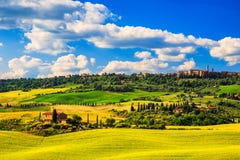 Tuscany wiosna, Pienza średniowieczna wioska Siena włochy zdjęcie stock Tuscany wiosna, Pienza średniowieczna wioska Siena włochy zdjęcie stock