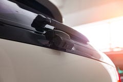 Tylni widoku kamera Porsche Cayenne 957 2007 w bia?ym kolorze po czy?ci? przed sprzeda?? w zima dniu ?niegu parking tle i fotografia stock Tylni widoku kamera Porsche Cayenne 957 2007 w bia?ym kolorze po czy?ci? przed sprzeda?? w zima dniu ?niegu parking tle i fotografia stock