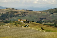 Typisch landschap van Toscanië royalty-vrije stock afbeeldingen Typisch landschap van Toscanië royalty-vrije stock afbeeldingen