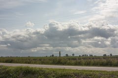 Typische Landschaft der Padana-Ebene in Italien stockbild Typische Landschaft der Padana-Ebene in Italien stockbild