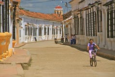 Typische straat van gezellig ouderwetse rustige Mompos, Colombia Typische straat van gezellig ouderwetse rustige Mompos, Colombia