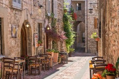 Typowa Włoska restauracja w historycznej alei Typowa Włoska restauracja w historycznej alei