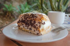 Typowy włoszczyzny i sycylijczyka deserowy †„Rola Makaron Di Bigne z ricotta i czekoladowymi kroplami zdjęcia royalty free Typowy włoszczyzny i sycylijczyka deserowy †„Rola Makaron Di Bigne z ricotta i czekoladowymi kroplami zdjęcia royalty free