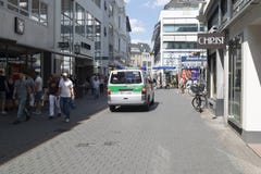 Tysk polisstyrka på patrull royaltyfria foton Tysk polisstyrka på patrull royaltyfria foton