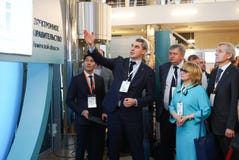 Tyumen, Ρωσία, 09 07 2016 Φόρουμ των καινοτόμων τεχνολογιών Επιστήμονες, πολιτικοί και επιχειρηματίες επικοινωνίας στοκ εικόνα Tyumen, Ρωσία, 09 07 2016 Φόρουμ των καινοτόμων τεχνολογιών Επιστήμονες, πολιτικοί και επιχειρηματίες επικοινωνίας στοκ εικόνα