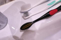 Têtes disponibles de brosse pour la brosse à dents électrique Nettoyez beaucoup plus effectivement image libre de droits Têtes disponibles de brosse pour la brosse à dents électrique Nettoyez beaucoup plus effectivement image libre de droits