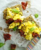 tła jajek omletu rozdrapany biel obrazy stock tła jajek omletu rozdrapany biel obrazy stock