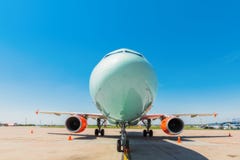 Ucrânia, Borispol - 22 de maio: Linha aérea Windrose dos aviões no aeroporto internacional de Borispol o 22 de maio de 2015 em Bo imagem de stock Ucrânia, Borispol - 22 de maio: Linha aérea Windrose dos aviões no aeroporto internacional de Borispol o 22 de maio de 2015 em Bo imagem de stock