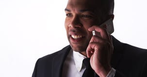 Ufny młody biznesmen opowiada na smartphone Zdjęcia Stock