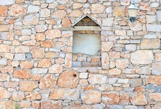 Uitstekende steenmuur met verschillende geometrische vormen Uitstekende steenmuur met verschillende geometrische vormen