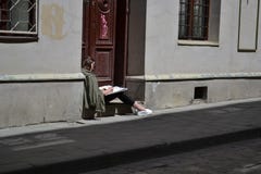 UKRAINE,Lviv-July 30,2015: A young girl is making sketches of a city sitting on the Wirmen street. royalty free stock photos UKRAINE,Lviv-July 30,2015: A young girl is making sketches of a city sitting on the Wirmen street. royalty free stock photos