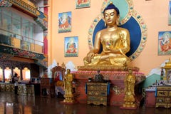 Ulan-Ude, Rússia, 03 15 Estátua 2019 da Buda em uma igreja budista Rinpoche Bagsha foto de stock Ulan-Ude, Rússia, 03 15 Estátua 2019 da Buda em uma igreja budista Rinpoche Bagsha foto de stock