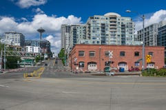 Ulicy Seattle i Astronautyczna igła zdjęcia stock Ulicy Seattle i Astronautyczna igła zdjęcia stock
