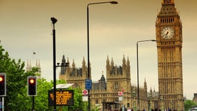 ULTRA HD 4k, Realzeit, das Parlament und Big Ben von Westminster-Brücke ULTRA HD 4k, Realzeit, das Parlament und Big Ben von Westminster-Brücke