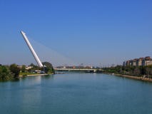 Ultra nowożytny Puente Alamillo w Seville, Hiszpania obraz stock Ultra nowożytny Puente Alamillo w Seville, Hiszpania obraz stock