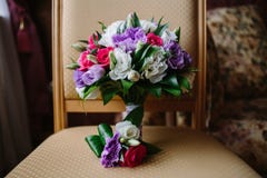 Um ramalhete do casamento e um boutonniere Foto de Stock Um ramalhete do casamento e um boutonniere Foto de Stock