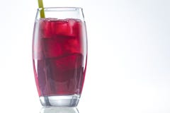 Uma imagem de um cocktail com gelo foto de stock royalty free Uma imagem de um cocktail com gelo foto de stock royalty free