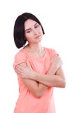 Uma menina triste está olhando frantically para baixo, os braços cruzados em sua caixa isolada no fundo branco fotografia de stock Uma menina triste está olhando frantically para baixo, os braços cruzados em sua caixa isolada no fundo branco fotografia de stock