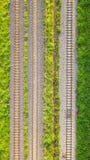 Uma vista aérea de trilhas de estrada de ferro fotos de stock Uma vista aérea de trilhas de estrada de ferro fotos de stock