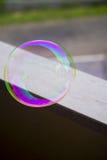 Un arc-en-ciel dans une bulle de savon image stock Un arc-en-ciel dans une bulle de savon image stock