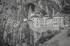 Un castello di favola costruito in una caverna fotografie stock libere da diritti Un castello di favola costruito in una caverna fotografie stock libere da diritti
