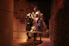 Un chevalier médiéval et son cheval photographie stock libre de droits Un chevalier médiéval et son cheval photographie stock libre de droits