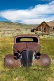 Un Chevy abandonado en el pueblo fantasma Bodie, CA del desierto imagen de archivo libre de regalías Un Chevy abandonado en el pueblo fantasma Bodie, CA del desierto imagen de archivo libre de regalías