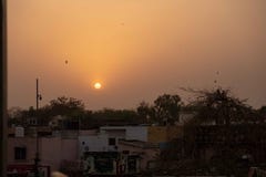 Un coucher du soleil de dessus de toit à Âgrâ images stock Un coucher du soleil de dessus de toit à Âgrâ images stock