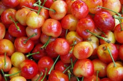 Un fondo más lluvioso de las cerezas imágenes de archivo libres de regalías Un fondo más lluvioso de las cerezas imágenes de archivo libres de regalías