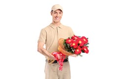 Un hombre de salida que entrega un manojo de flores imagen de archivo libre de regalías Un hombre de salida que entrega un manojo de flores imagen de archivo libre de regalías