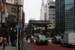 Un jour normal à Tokyo avec le trafic image stock Un jour normal à Tokyo avec le trafic image stock