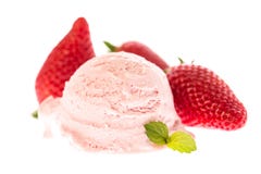Un mestolo del gelato della fragola con la menta e le fragole reali fotografie stock Un mestolo del gelato della fragola con la menta e le fragole reali fotografie stock