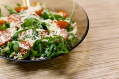 Un pezzo di exquisiteness nel piatto immagine stock libera da diritti Un pezzo di exquisiteness nel piatto immagine stock libera da diritti