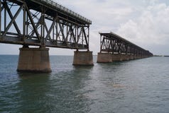Un puente abandonado del ferrocarril imagen de archivo Un puente abandonado del ferrocarril imagen de archivo