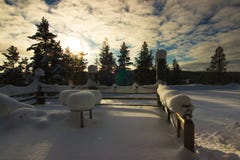 Un terrazzo sotto neve in Lapponia finland fotografie stock Un terrazzo sotto neve in Lapponia finland fotografie stock