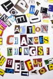 Un texte d'écriture de mot montrant le concept de l'action change des choses faites en lettre différente de journal de magazine p Photographie stock libre de droits Un texte d'écriture de mot montrant le concept de l'action change des choses faites en lettre différente de journal de magazine p Photographie stock libre de droits